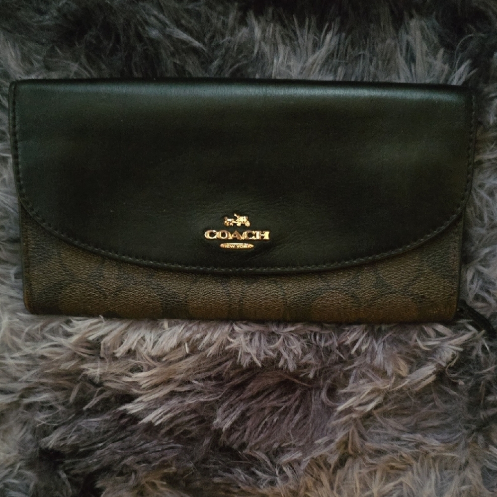 Coach Black Leather Wallet with Timeless Elegance